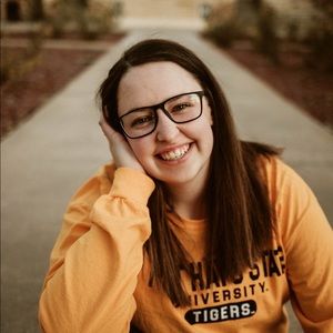 Meet your Posher, Adrianne